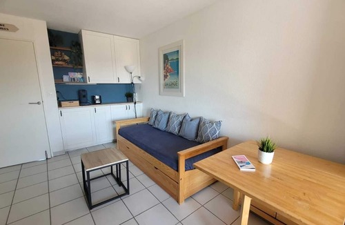 Miramar Apartment | 3-room apartment by the sea on a fine-sand beach on the French Riviera