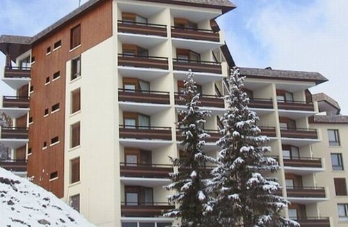Orcieres-Merlette Apartment | 3-room apartment in Orcières Merlette for 8 people, station view, pets allowed