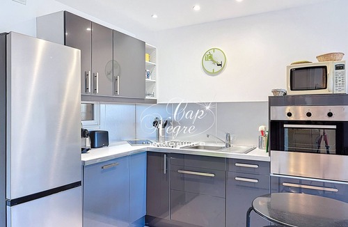 Le Lavandou Ski Chalet | 3-star cottage for 5 people, apartment complex with a pool, 50 meters from Pramousquier Beach
