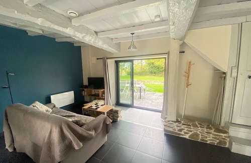 Pleurtuit House | 3-star gîte "la Belle Fumée" in quiet location with large garden, near Rance and sea