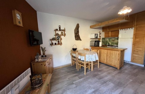 Le Super-Sauze Apartment | 300m from resort center, 2nd floor, terrace, tv, 28m², Sauze - Super Sauze