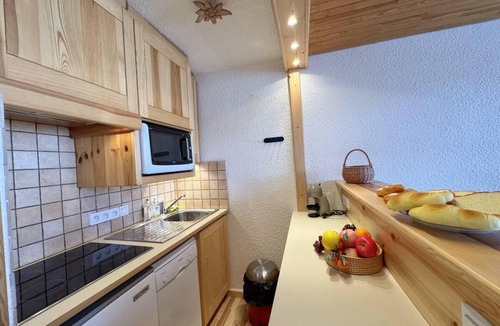 Les Claux Apartment | 300m from shops, 7th floor, terrace, ski locker, 25m², Vars