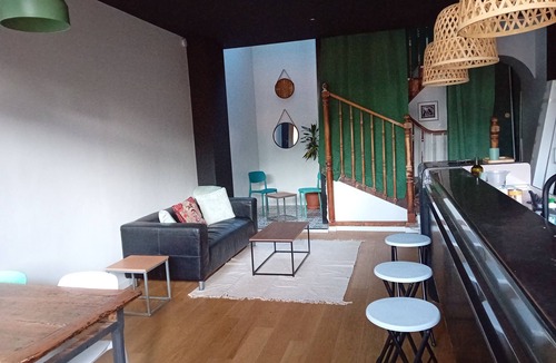Tarbes Bed & Breakfast | 35m² furnished room with a private bathroom in a former bar right in the heart of downtown.