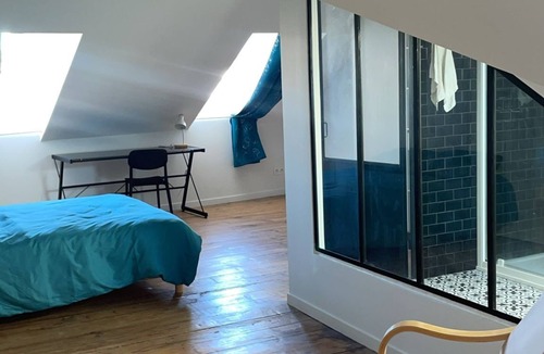 Tarbes Bed & Breakfast | 35m² furnished room with a private bathroom in a former bar right in the heart of downtown.