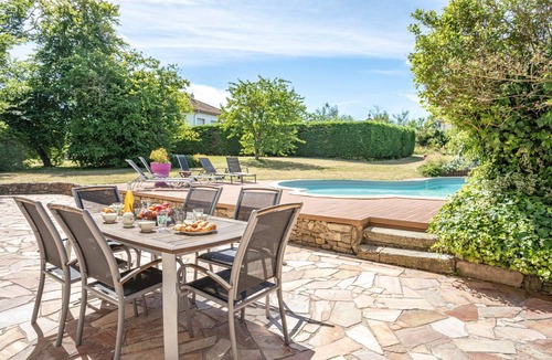 Mereville House | 380 m² House ∙ 8 bedrooms ∙ 15 guests