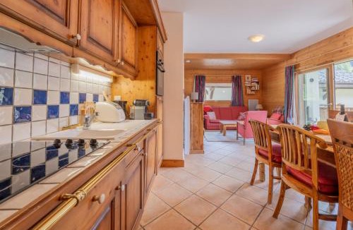 Montroc Apartment | 3BR Balcony & Parking near Argentière - Happy Rentals