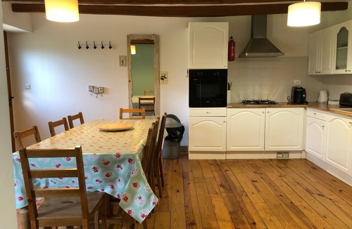 Henansal Cottage | 4 bedroom gite sleeping 8 with a heated covered pool