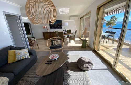 Bandol Apartment | 4-room apartment 90 m² + Terrace 17 m². Sea Front, Panoramic Sea View
