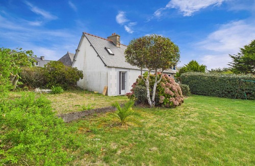 Plougrescant House | 400 m to the beach – House for 5 – Garden