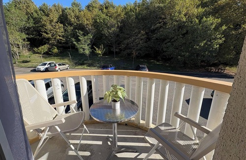 Eugenie-les-Bains Apartment | 400 meters from the thermal baths, lovely, quiet studio with balcony not overlooked.