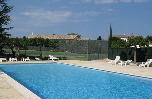 Uzes Apartment | 400m to the center of Uzès, appartment for 4 people