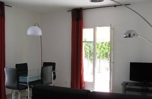 Uzes Apartment | 400m to the center of Uzès, appartment for 4 people