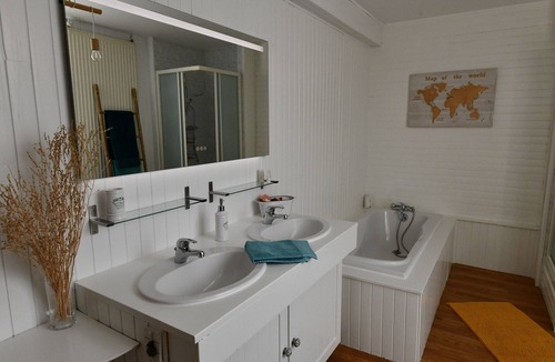 Taden Apartment | 45 to 90 m² gîte studio duplex, old-world charm dating from 1680, close to DINAN