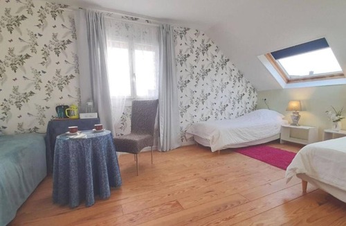 Bouconville House | 5 bedroom-5 bathroom Gîte with free wifi and parking chez Mostarlić B&B