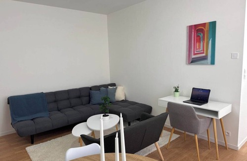 Romilly-sur-Seine Apartment | 5 minutes from the train station! Bright and spacious apartment