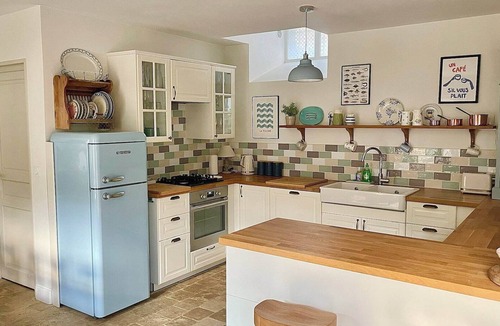 Lanvallay Cottage | 50 metres from the quay - a rare gem in the heart of Dinan harbour - parking lot