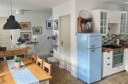 Lanvallay Cottage | 50 metres from the quay - a rare gem in the heart of Dinan harbour - parking lot