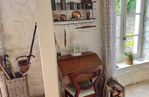 Lanvallay Cottage | 50 metres from the quay - a rare gem in the heart of Dinan harbour - parking lot