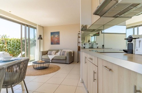 La Grande-Motte Apartment | 50m2 Apartment with A/C and direct access to the beach