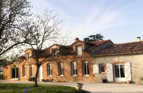 Pin-Balma House | 7-Bedroom Villa with Countryside Views, Private Pool, and Wi-Fi