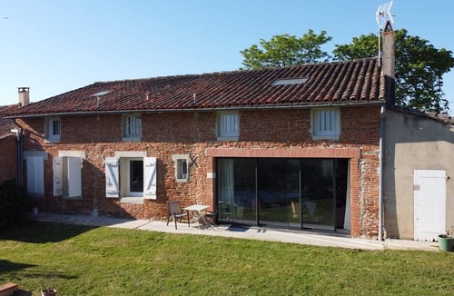 Pin-Balma House | 7-Bedroom Villa with Countryside Views, Private Pool, and Wi-Fi