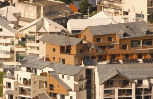 Eaux-Bonnes Apartment | 80m from resort center, 5th floor, view mountain, swimming pool, terrace, tv, ski locker, 74m²
