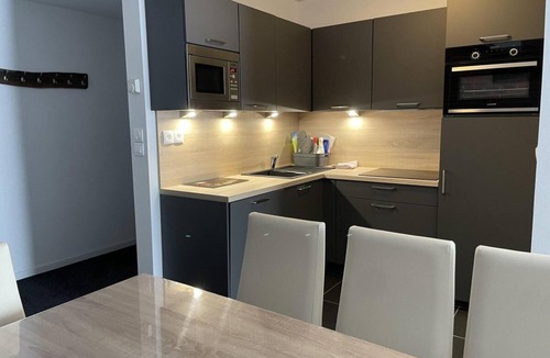 Eaux-Bonnes Apartment | 80m from resort center, 4th floor, view resort/mountain, swimming pool, tv, ski locker, 74m²
