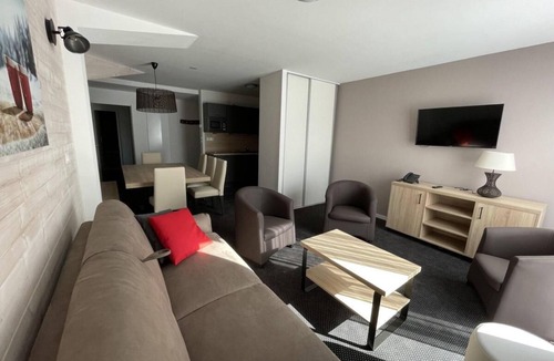 Eaux-Bonnes Apartment | 80m from resort center, 4th floor, view resort/mountain, swimming pool, tv, ski locker, 74m²
