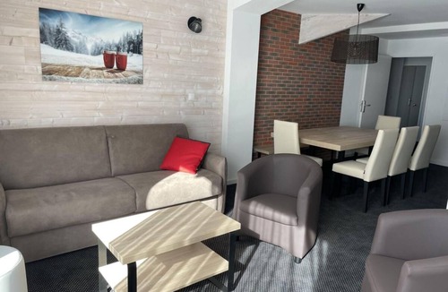 Eaux-Bonnes Apartment | 80m from resort center, 4th floor, view resort/mountain, swimming pool, tv, ski locker, 74m²