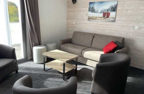 Eaux-Bonnes Apartment | 80m from resort center, 4th floor, view resort/mountain, swimming pool, tv, ski locker, 74m²