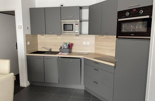 Eaux-Bonnes Apartment | 80m from resort center, 2nd floor, view resort, swimming pool, balcony, tv, ski locker, 61m²