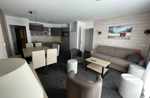 Eaux-Bonnes Apartment | 80m from resort center, 2nd floor, view resort, swimming pool, balcony, tv, ski locker, 61m²