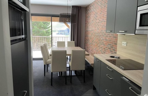 Eaux-Bonnes Apartment | 80m from resort center, 1st floor, swimming pool, terrace, tv, ski locker, 61m², Gourette