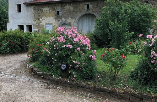 Hagneville-et-Roncourt Apartment | A 16th-century dovecote surrounded by the beautiful grounds of Roncourt Castle