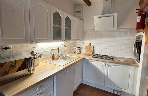 Henansal Cottage | A 3 bedroom cottage that sleeps 6 guests with a heated covered pool