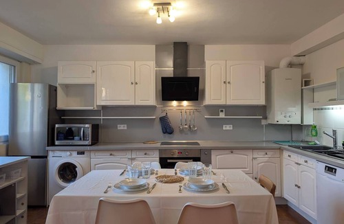 Dufau-Tourasse Apartment | A 5-minute walk from downtown - Bright two-bedroom apartment, 2 bedrooms, large balcony, garage space