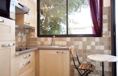 Arles House | A charming, cool, and quiet townhouse. Shaded patio, Luma Tower 300 m away