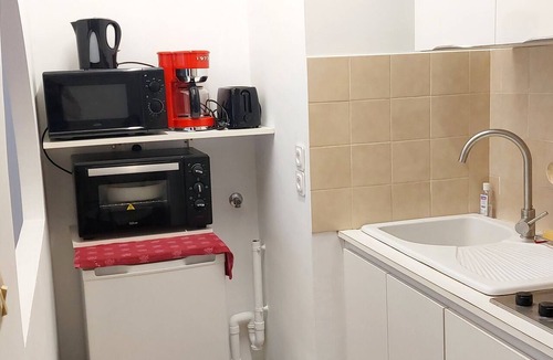 L'Escarene Apartment | A charming studio on the French Riviera, 25 minutes from Nice, nestled between the sea and the mountains.