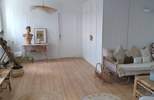 Saint-Florentin Apartment | A cocoon of calm and serenity in the heart of Saint-Florentin