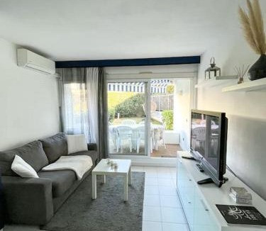 Villeneuve Loubet Beach Apartment | A deux pas de la plage - Entre Nice/Cannes