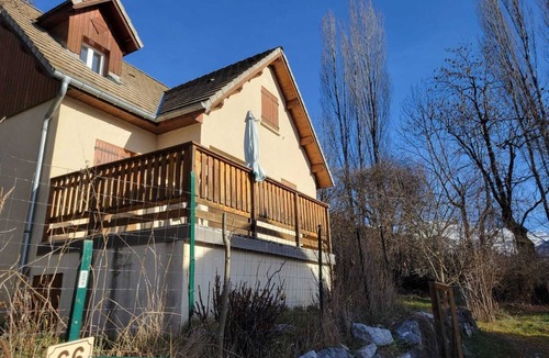 Seyne House | A family home and a place to stay with friends. Relaxation guaranteed in the heart of nature.