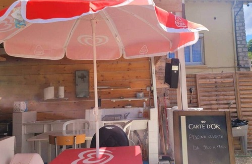 La Ferte-Gaucher House | A Haven of Peace - 2-Bedroom Apartment with Shared Pool (optional)