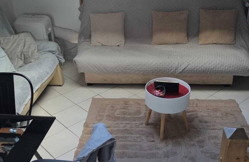 La Ferte-Gaucher House | A Haven of Peace - 2-Bedroom Apartment with Shared Pool (optional)