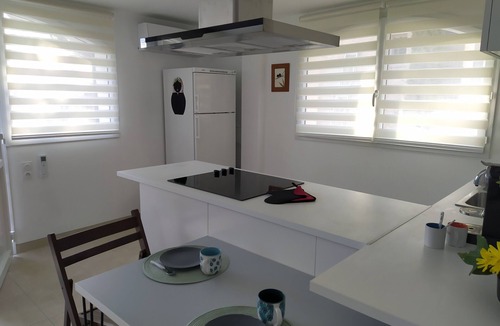 Collorgues Apartment | A haven of peace surrounded by nature. One bedroom, air conditioning, swimming pool .