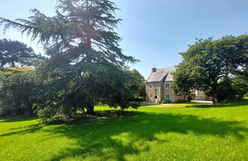 Plouegat-Moysan House | A holiday in this holiday home promises pure relaxation and an authentic experience in Brittany.