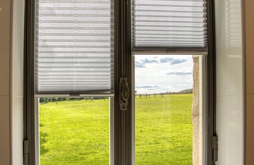 Espere Cottage | A little house in the meadow, with private spa on its terrace, sleeps 4.