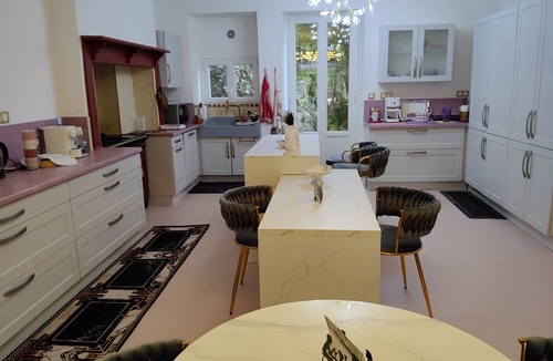 Cahors House | A Lot Of Cahors - The Honeymoon Suite