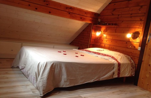 Remoray-Boujeons Ski Chalet | A real wooden chalet; comfort and view, sauna, ski at 10 min., lake at 5 min.