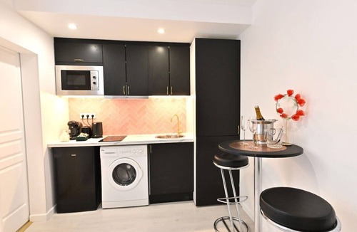 Sens Apartment | A Romantic Interlude