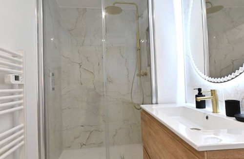 Sens Apartment | A Romantic Interlude
